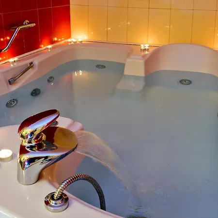 Akrata Beach Hotel מלון 3*