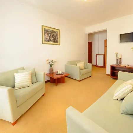 Akrata Beach Hotel מלון 3*