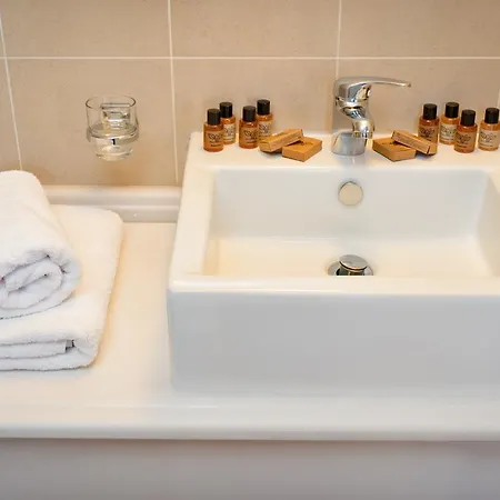 מלון Akrata Beach Hotel אקרטה