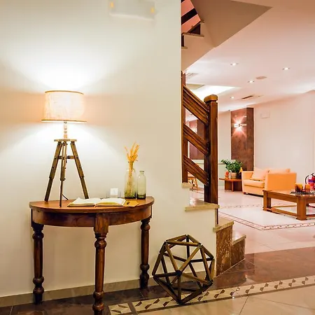 מלון Akrata Beach Hotel