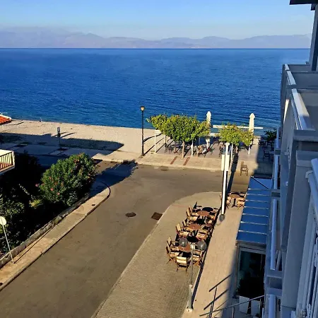 Akrata Beach Hotel מלון אקרטה